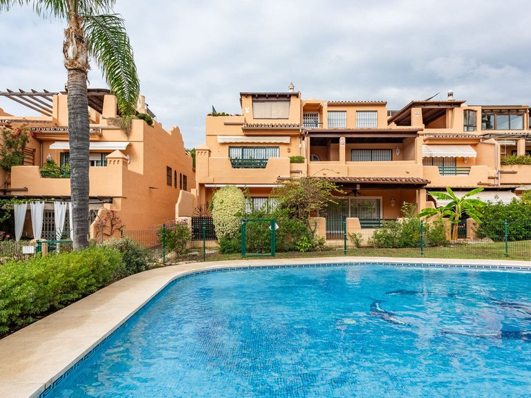 Villa for Sale in Nagüeles, Malaga 32