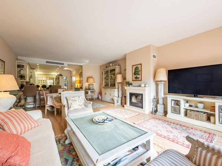 Villa for Sale in Nagüeles, Malaga 4