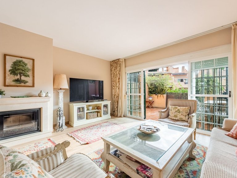 Villa for Sale in Nagüeles, Malaga 5