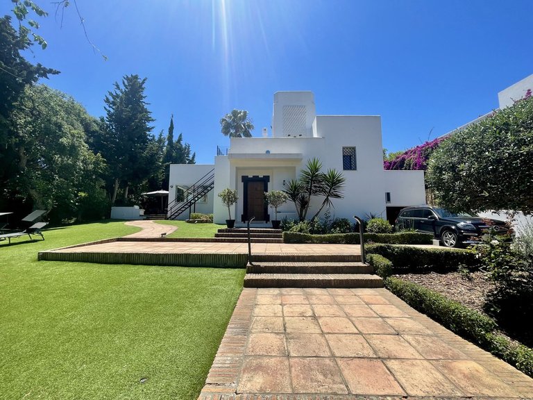 Villa for Sale in Sotogrande, Cadiz 1