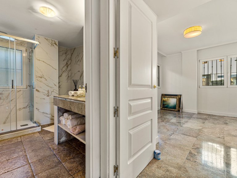 Apartment for Sale in The Golden Mile, Malaga 15