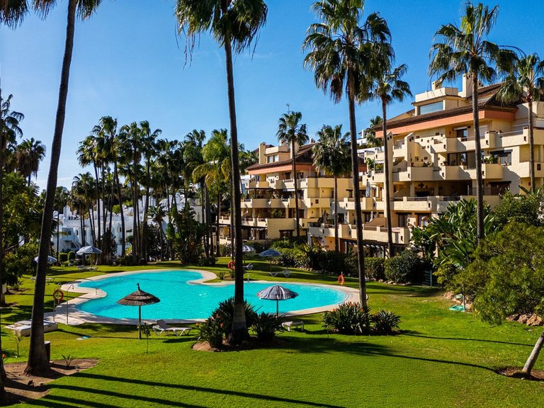 Apartment for Sale in The Golden Mile, Malaga 25