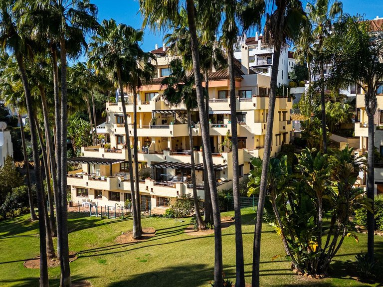 Apartment for Sale in The Golden Mile, Malaga 28