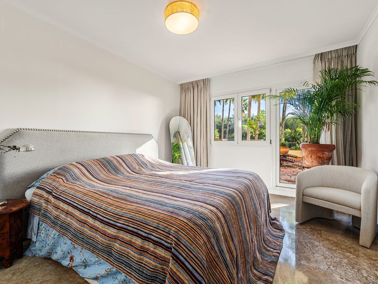 Apartment for Sale in The Golden Mile, Malaga 5