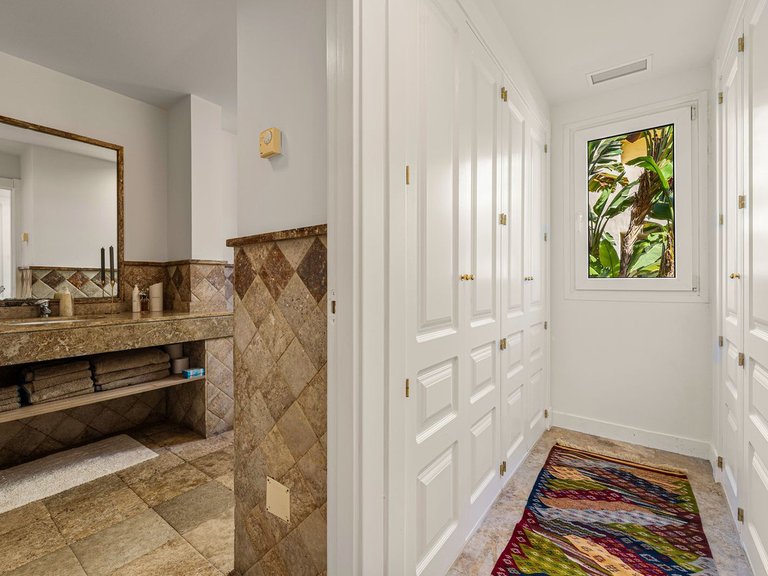 Apartment for Sale in The Golden Mile, Malaga 7