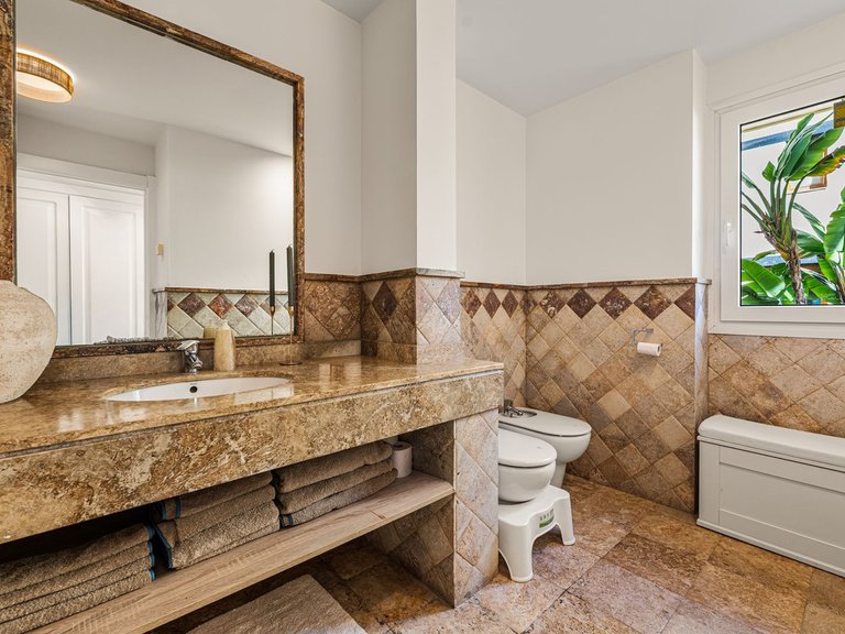 Apartment for Sale in The Golden Mile, Malaga 8