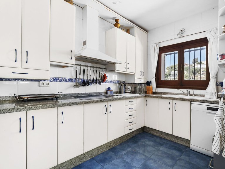 Villa for Sale in El Candado, Malaga 8