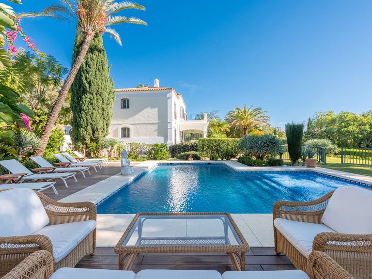 Villa for Sale in Nueva Andalucía, Malaga 1