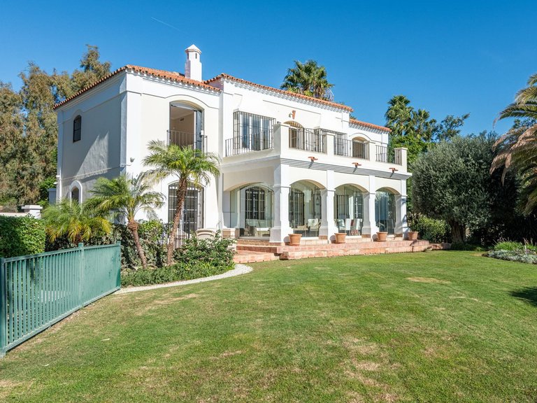 Villa for Sale in Nueva Andalucía, Malaga 10