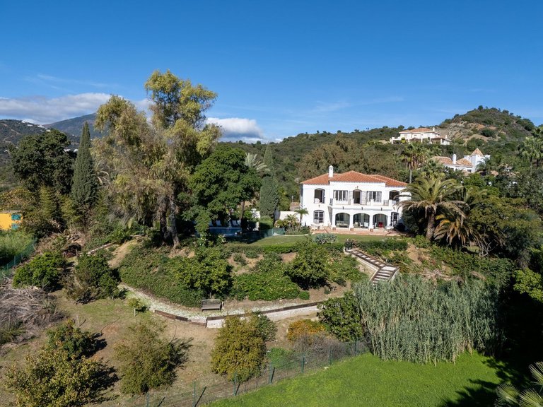 Villa for Sale in Nueva Andalucía, Malaga 11