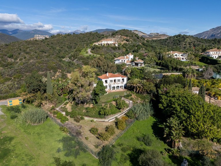 Villa for Sale in Nueva Andalucía, Malaga 12
