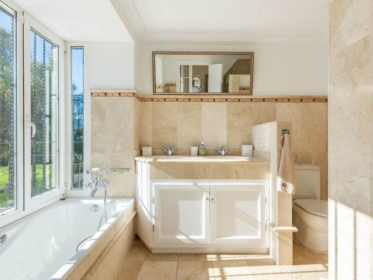 Villa for Sale in Nueva Andalucía, Malaga 17