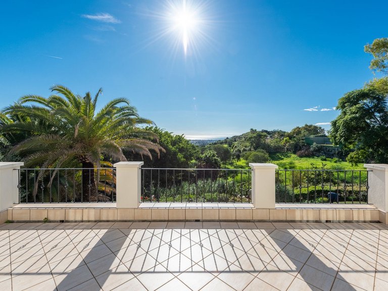 Villa for Sale in Nueva Andalucía, Malaga 18
