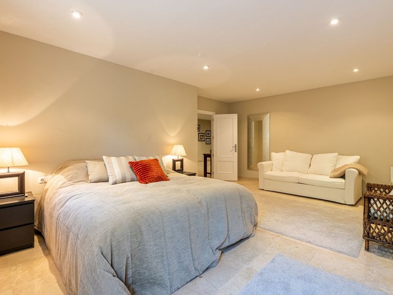 Villa for Sale in Nueva Andalucía, Malaga 25