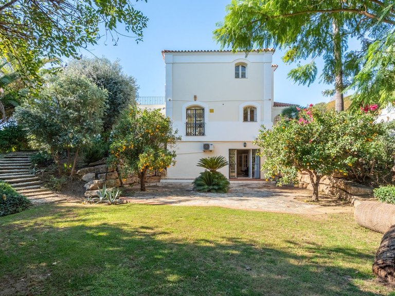 Villa for Sale in Nueva Andalucía, Malaga 29