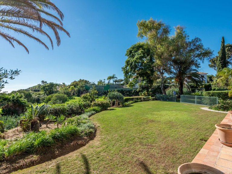 Villa for Sale in Nueva Andalucía, Malaga 30