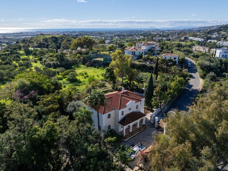 Villa for Sale in Nueva Andalucía, Malaga 35