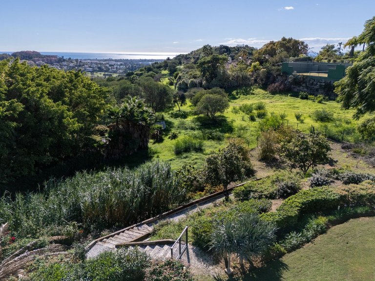 Villa for Sale in Nueva Andalucía, Malaga 38