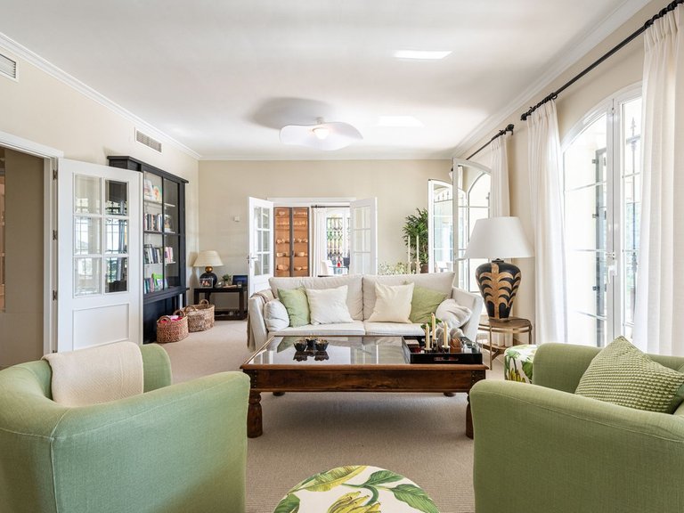 Villa for Sale in Nueva Andalucía, Malaga 5