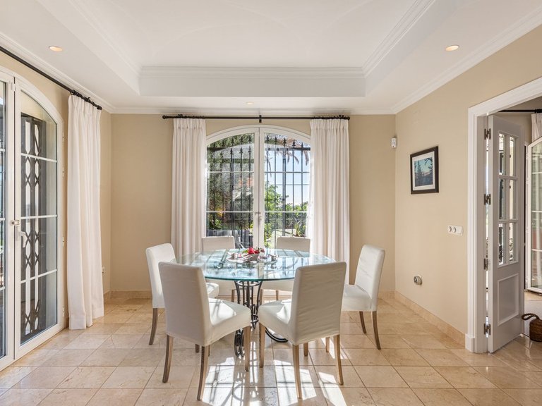 Villa for Sale in Nueva Andalucía, Malaga 7