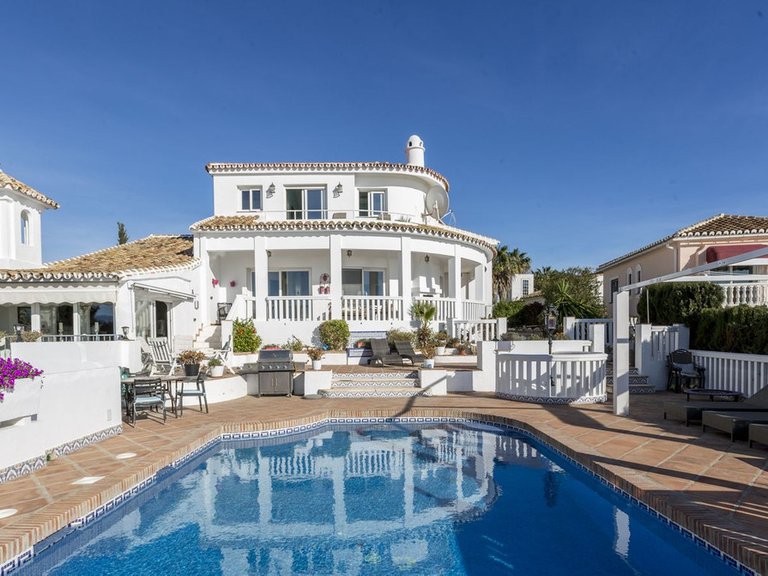 Villa for Sale in El Chaparral, Malaga 1