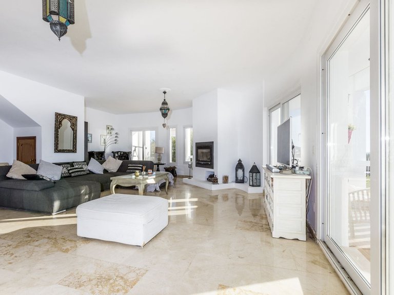 Villa for Sale in El Chaparral, Malaga 7