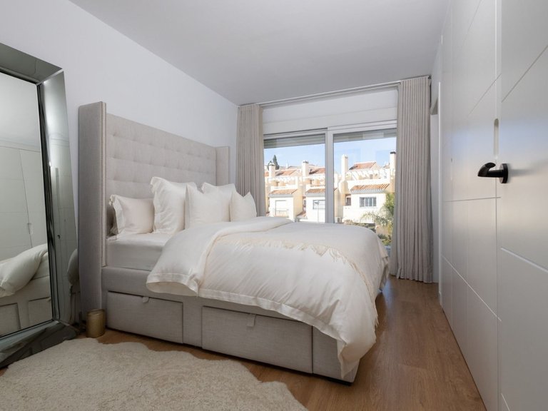 Villa for Sale in Calahonda, Malaga 11