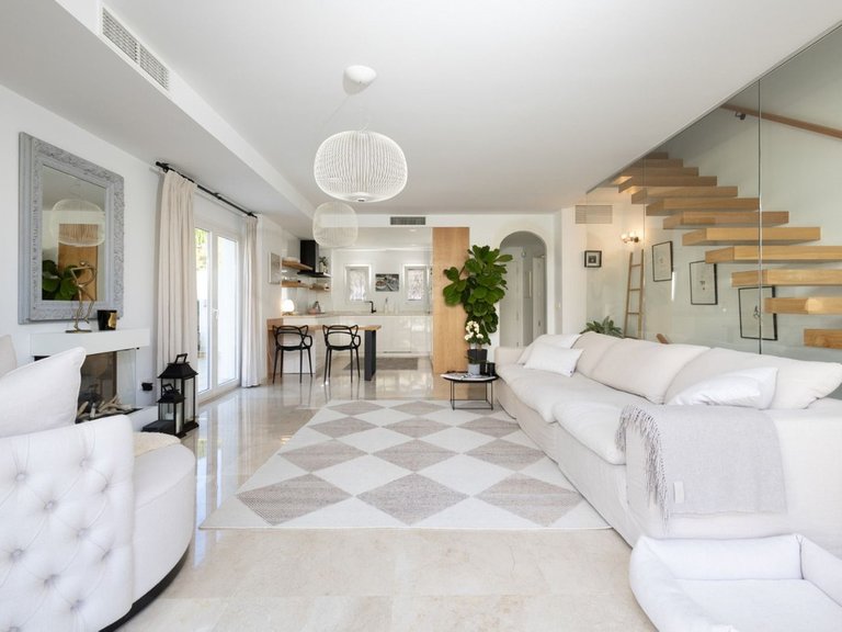 Villa for Sale in Calahonda, Malaga 3