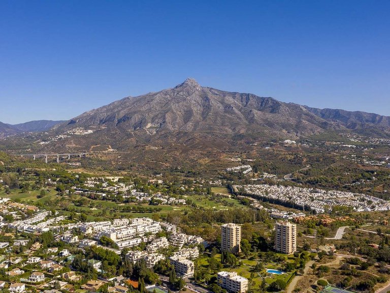 Apartment for Sale in Nueva Andalucía, Malaga 14