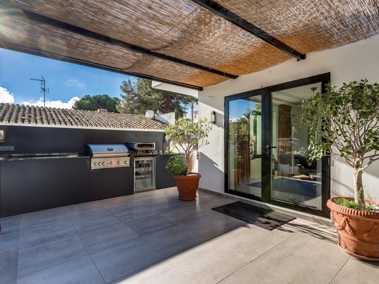 Villa for Sale in Nueva Andalucía, Malaga 14