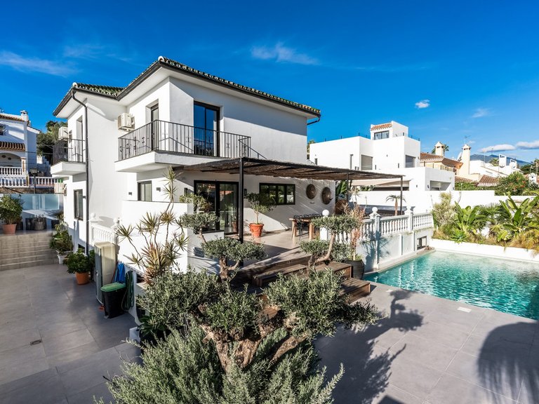 Villa for Sale in Nueva Andalucía, Malaga 2