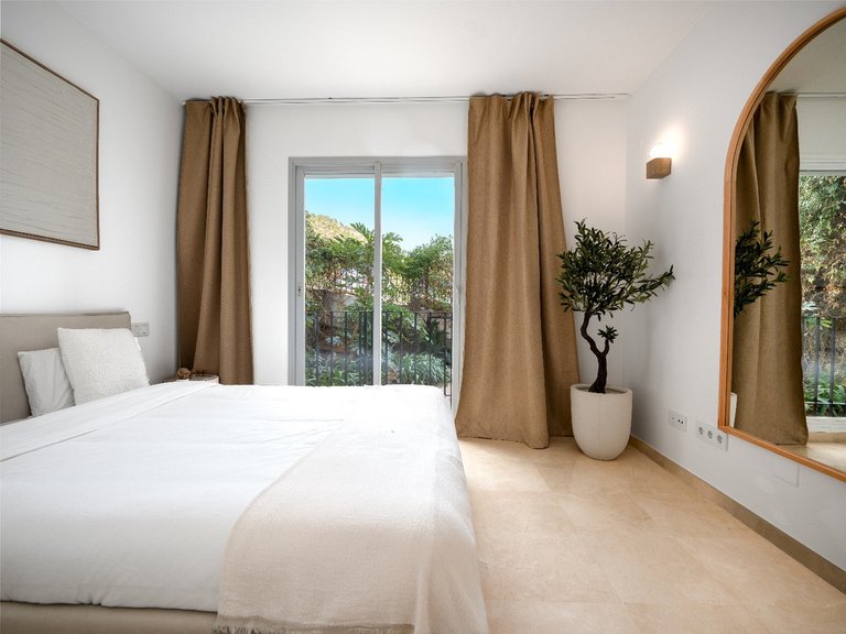 Apartment for Sale in La Quinta, Malaga 12