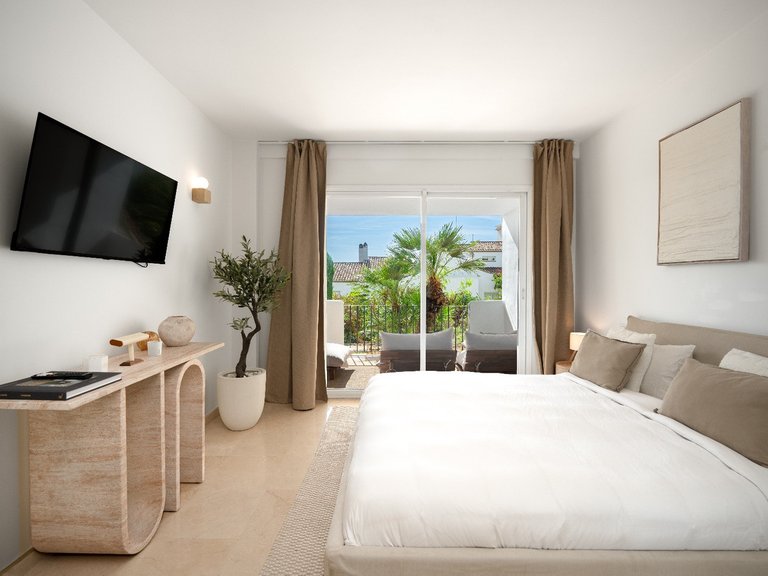 Apartment for Sale in La Quinta, Malaga 4
