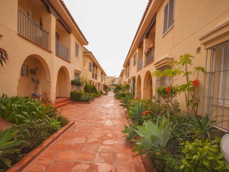 Villa for Sale in San Pedro De Alcántara, Malaga 1