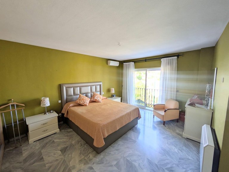 Villa for Sale in Málaga, Malaga 18