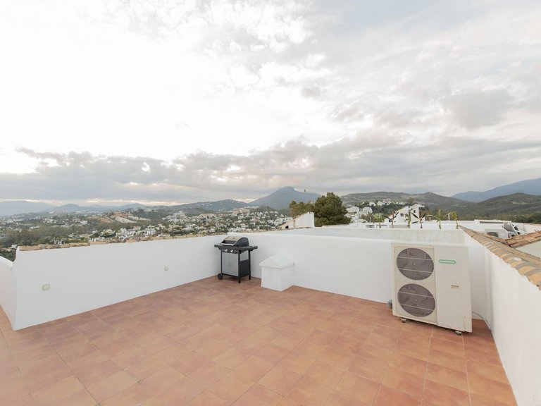 Villa for Sale in Nueva Andalucía, Malaga 34
