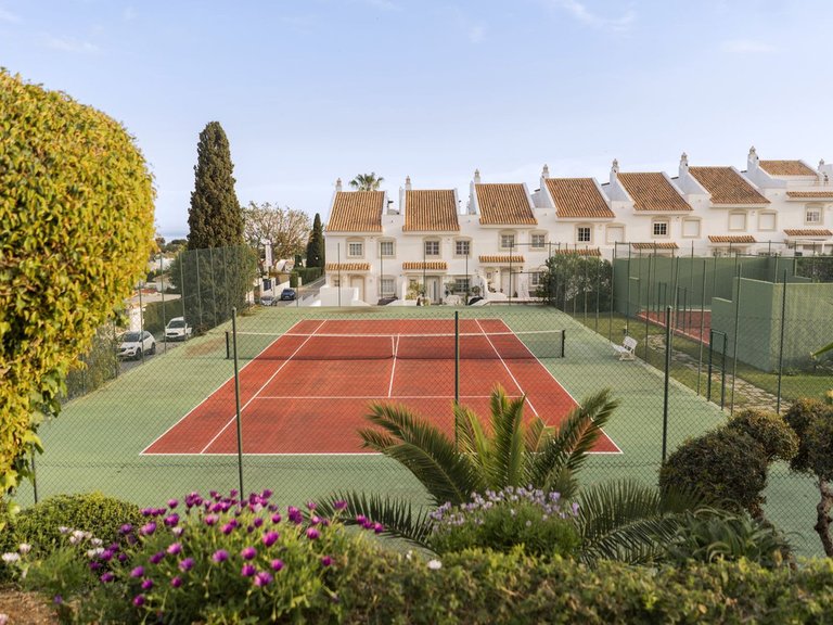 Villa for Sale in Nueva Andalucía, Malaga 38