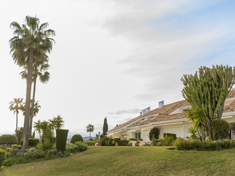 Villa for Sale in Nueva Andalucía, Malaga 43