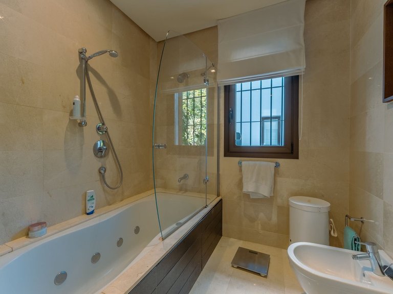 Apartment for Sale in La Quinta, Malaga 19