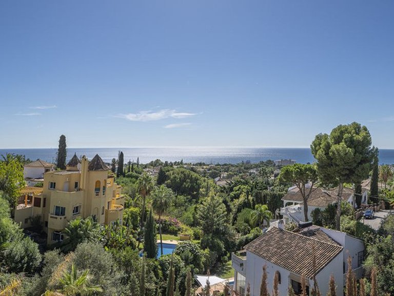 Villa for Sale in El Rosario, Malaga 1