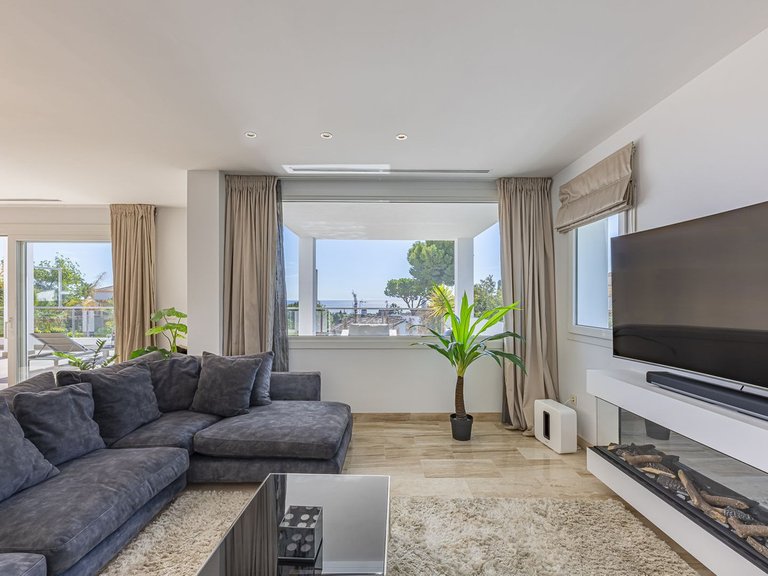 Villa for Sale in El Rosario, Malaga 10