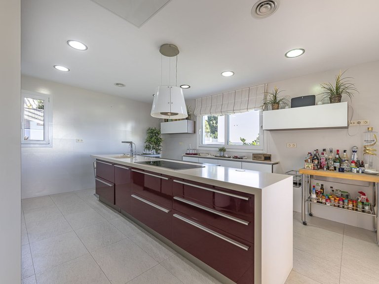 Villa for Sale in El Rosario, Malaga 14