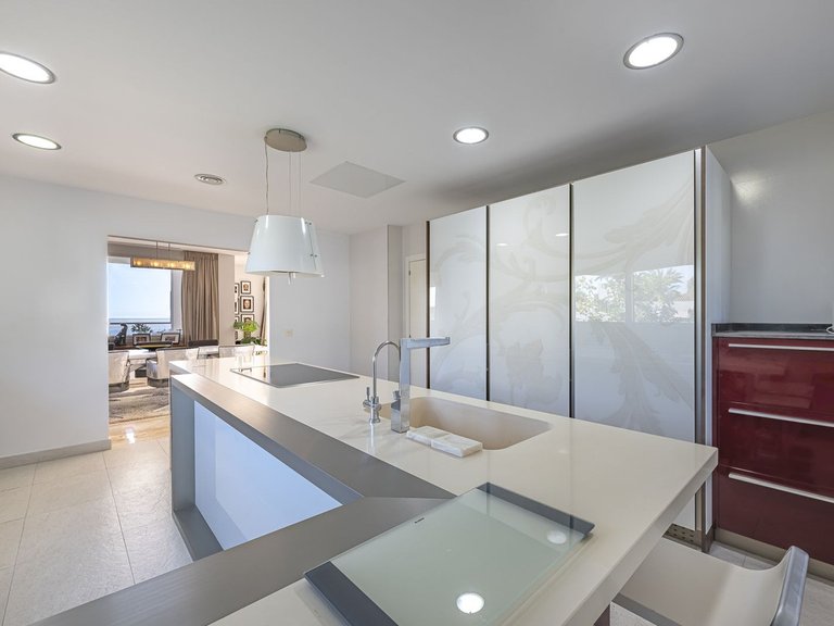 Villa for Sale in El Rosario, Malaga 15