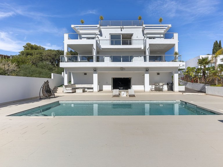Villa for Sale in El Rosario, Malaga 20