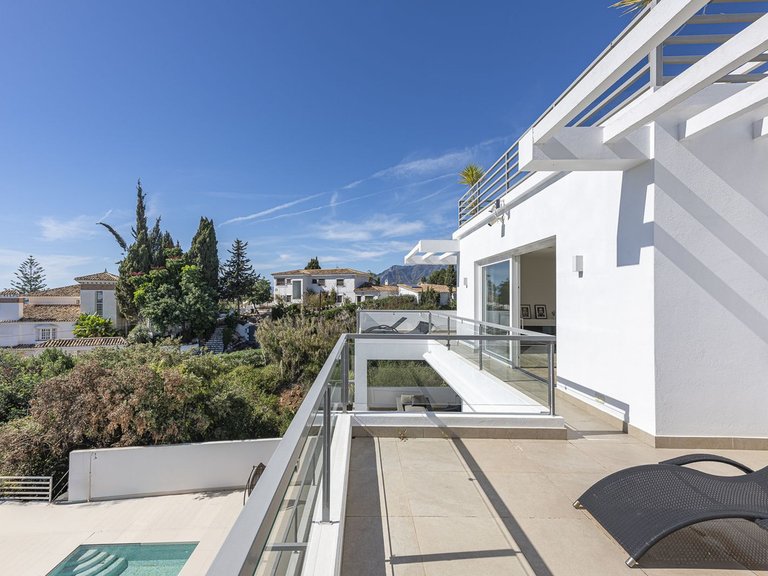 Villa for Sale in El Rosario, Malaga 28