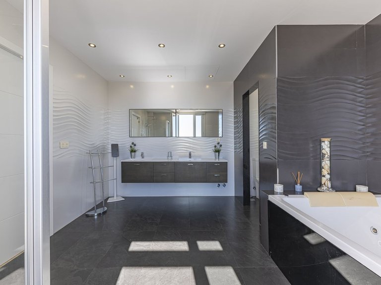 Villa for Sale in El Rosario, Malaga 32