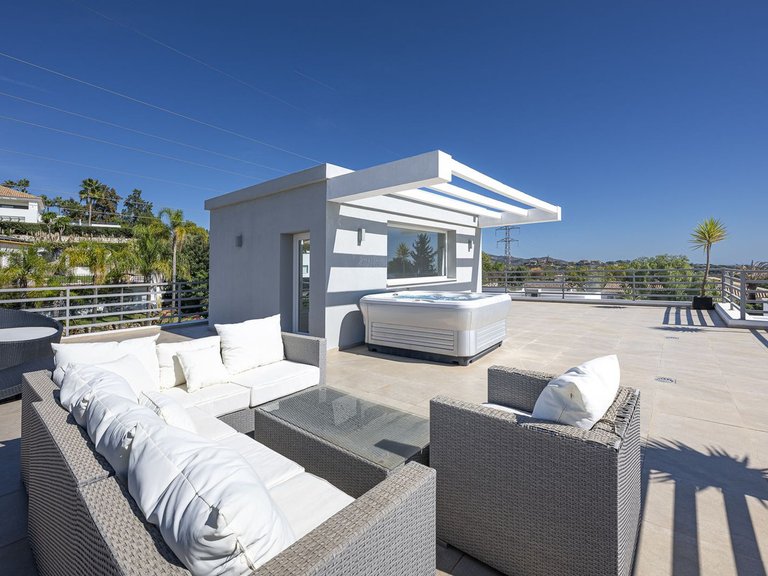 Villa for Sale in El Rosario, Malaga 37