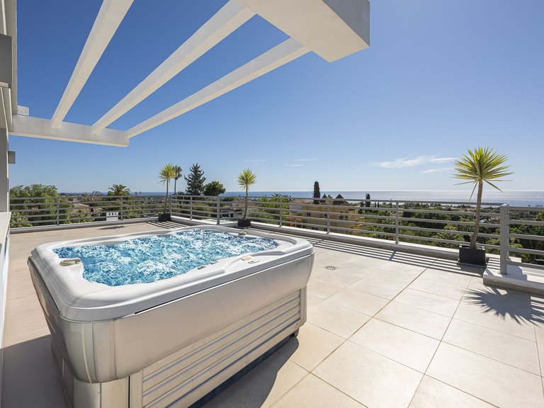 Villa for Sale in El Rosario, Malaga 4