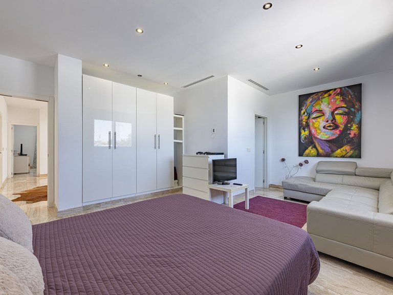 Villa for Sale in El Rosario, Malaga 44