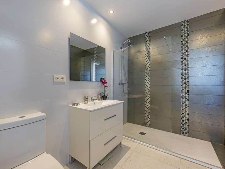 Villa for Sale in El Rosario, Malaga 45